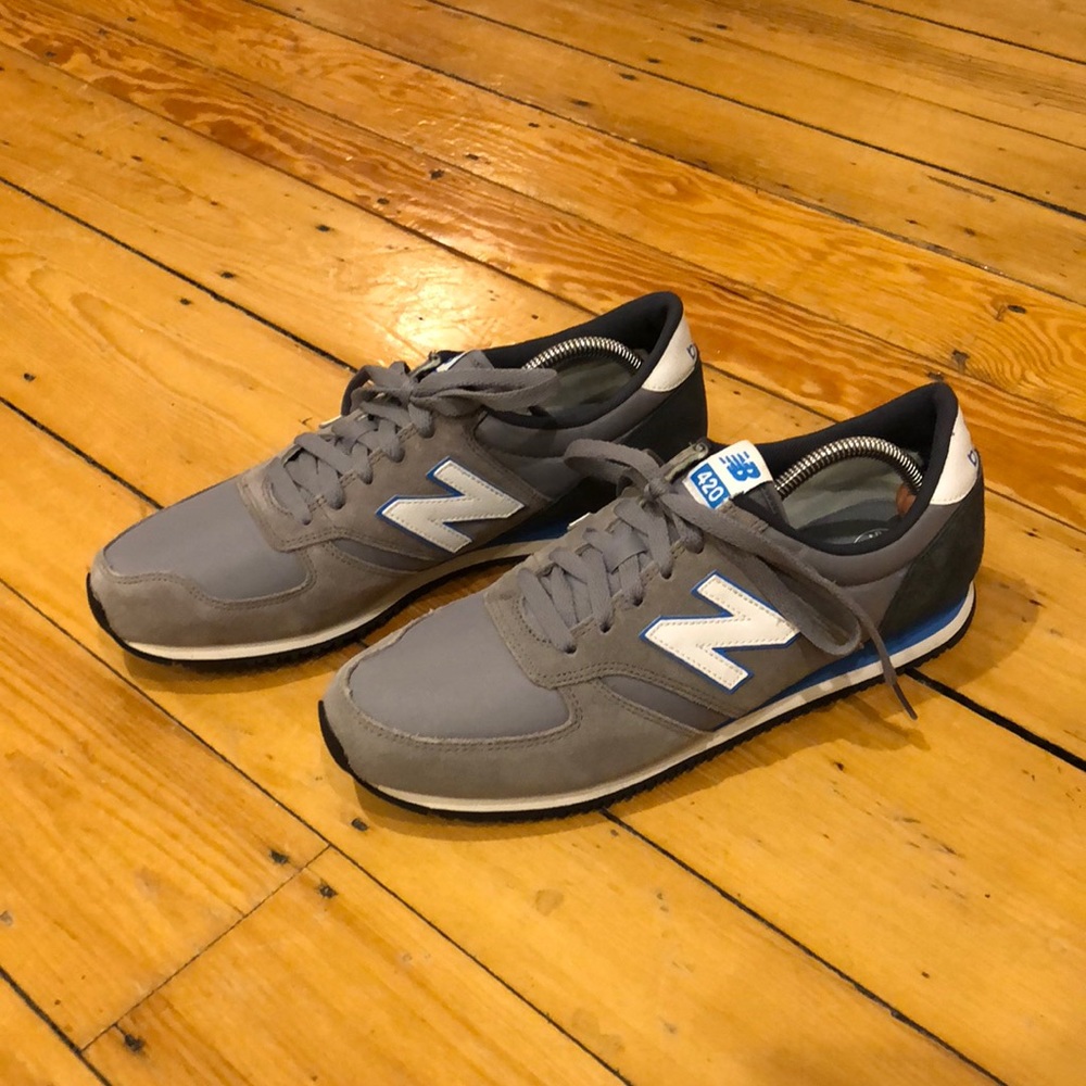 New balance 420 sneakers. Never worn no box